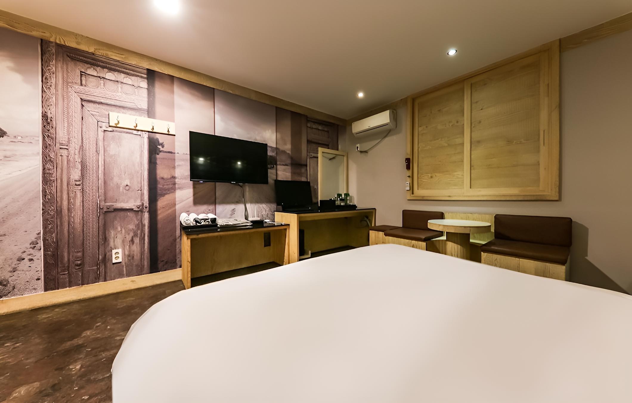 Photo 10