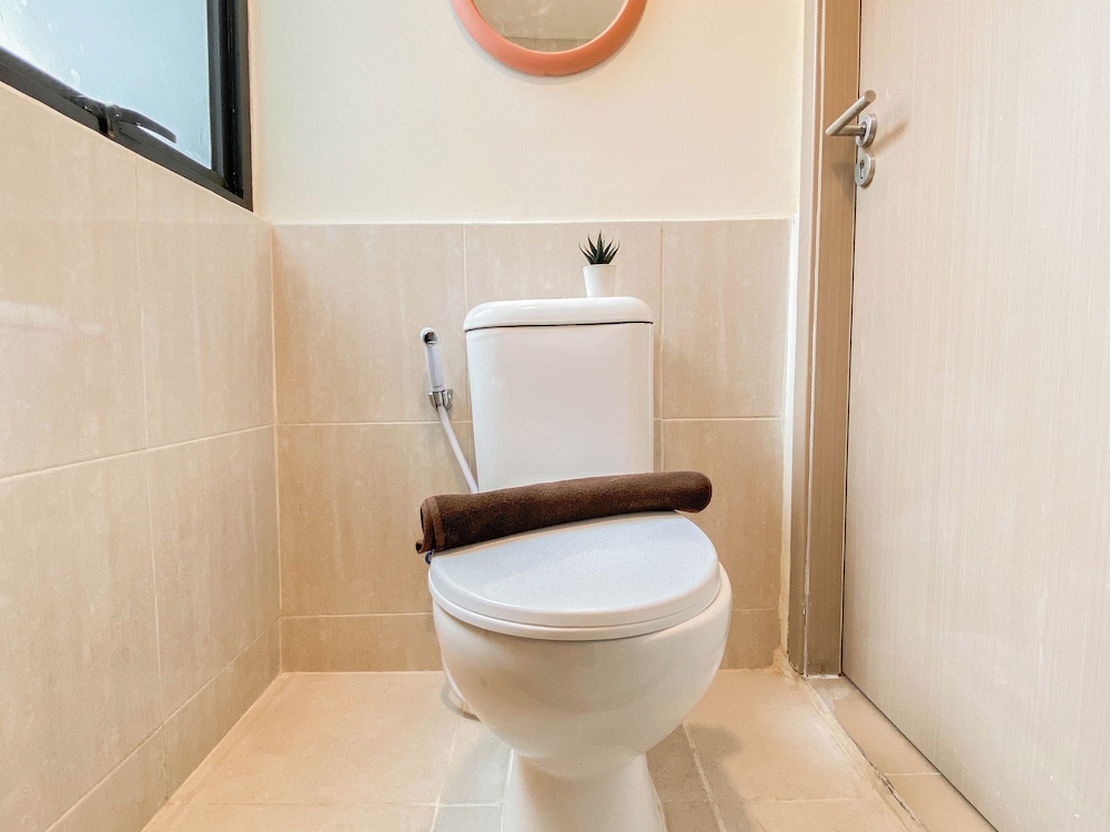 Warm Minimalist Studio Apartment Near Paramadina University At Meikarta