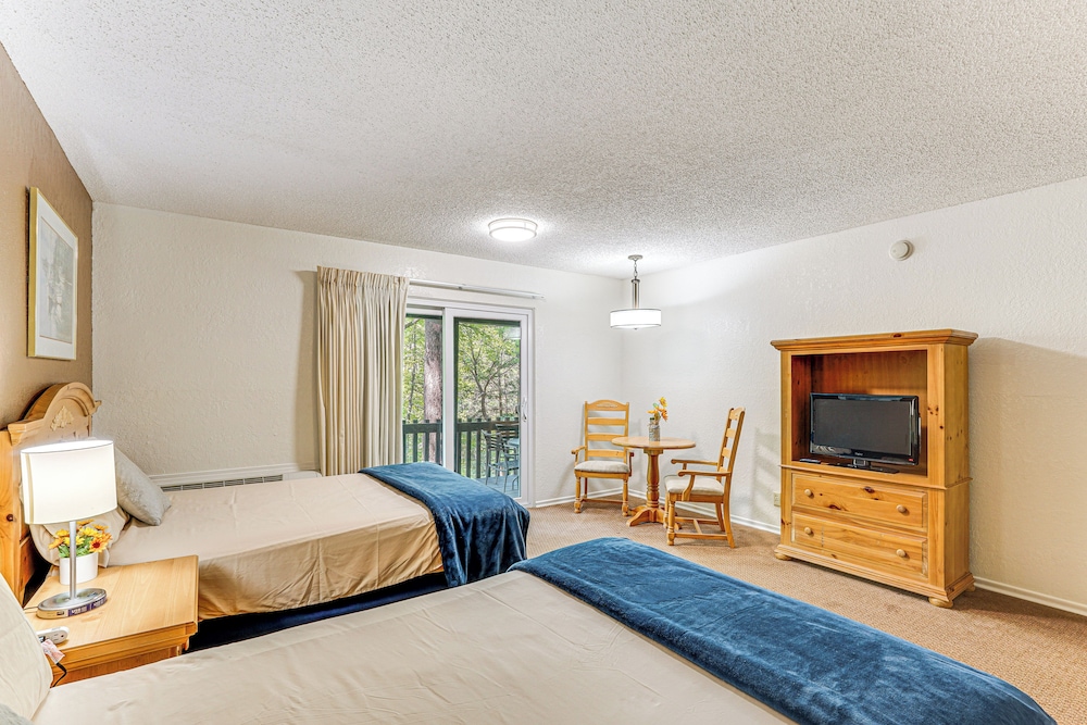 Osage Beach Home w/ 3 Decks in Margaritaville! view 2