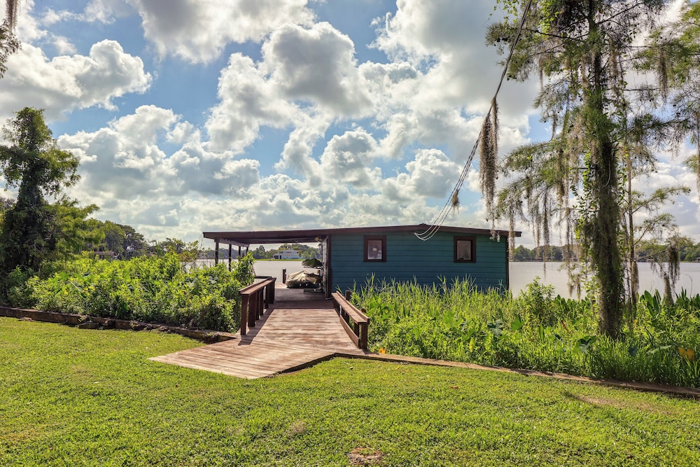 Lakefront Home w/ Hot Tub & Dock in Orlando!