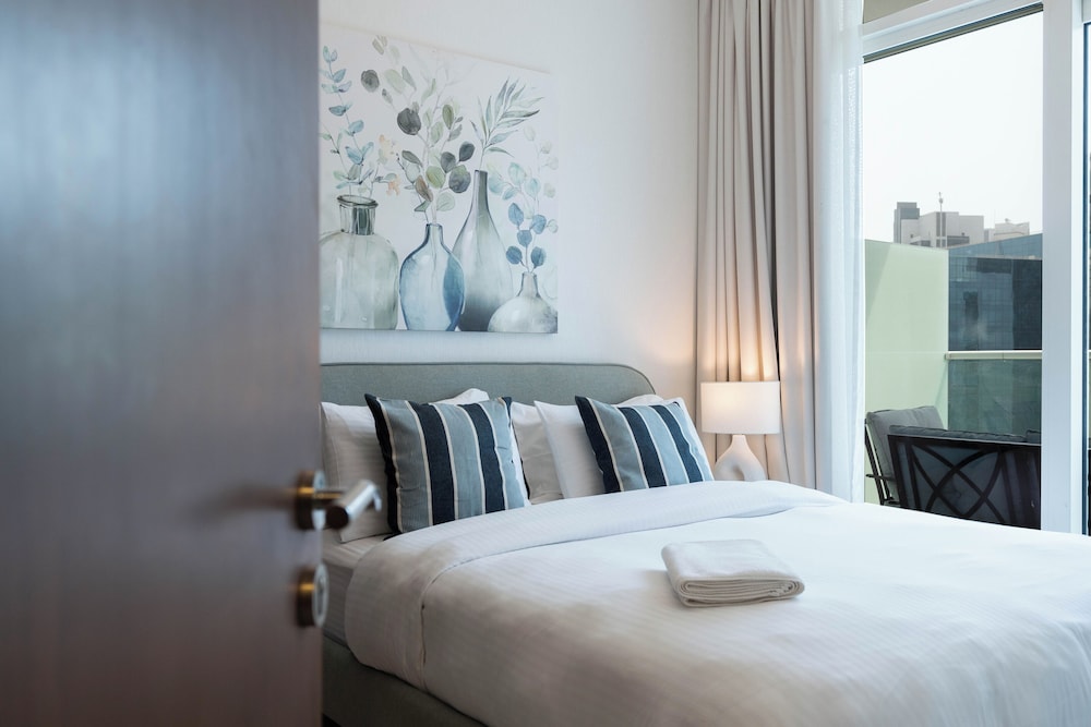 KeyRock - Premium Reva Stay with Pool