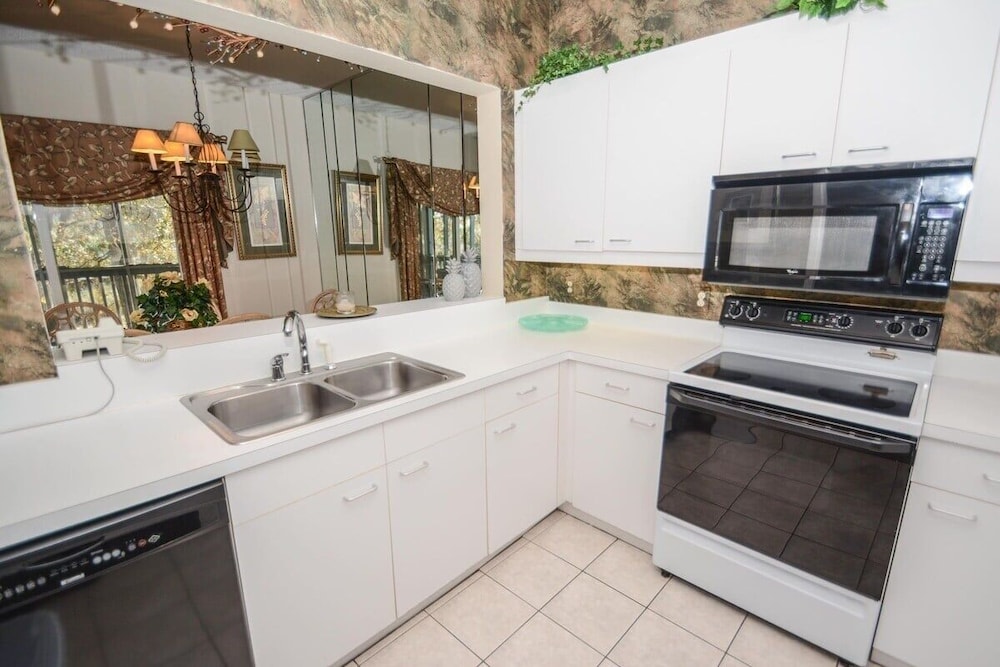 Canterbury Court 6 E 3 Bedroom Apts