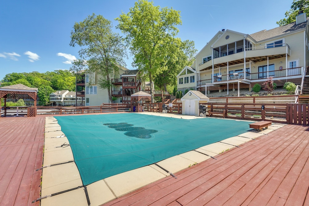 Pet-friendly Condo w/ Pool Access in Osage Beach