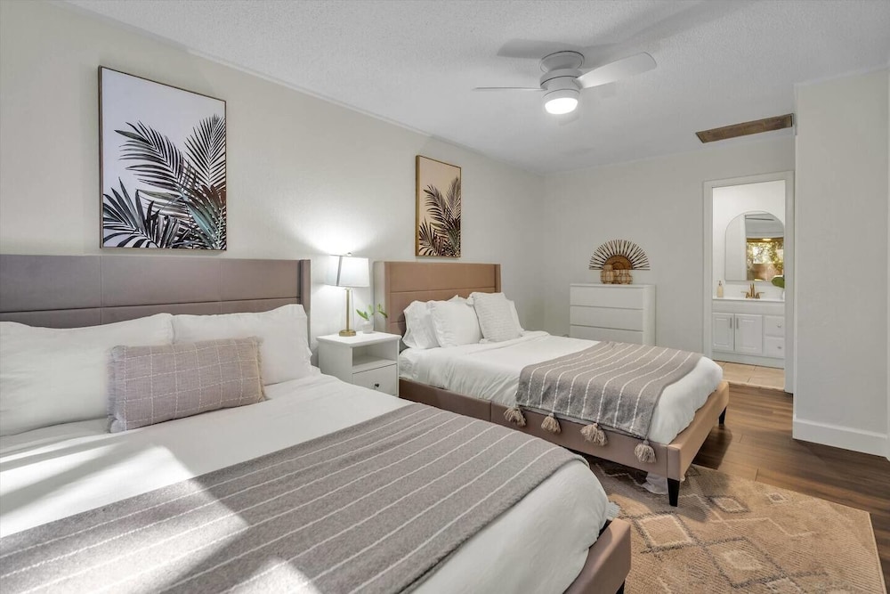 Golden Retreat: Expansive 6BR Home w Heated Pool ~