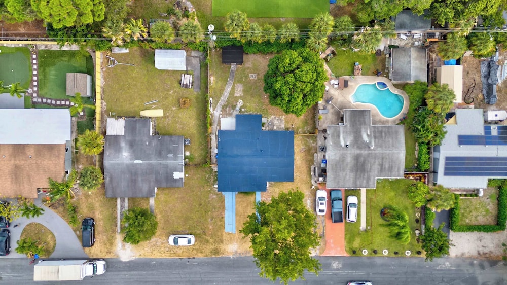 Pompano Beach Bungalow for 5!