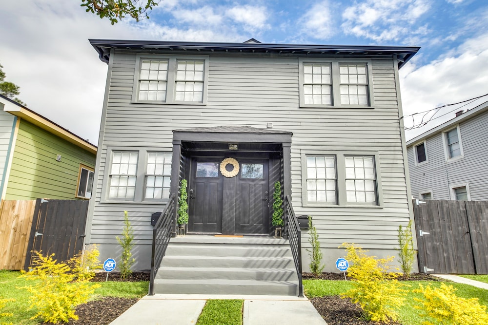 4 Mi to French Quarter: Walkable Apt w/ Yard