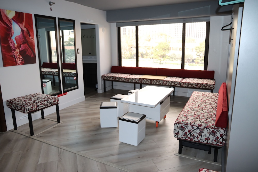 LVStripHouse Condos Sleeps up to 14