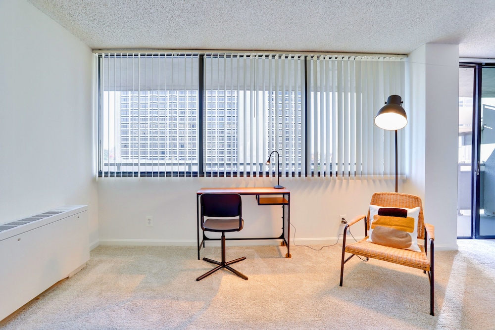 DC Airport Metroline Apartments