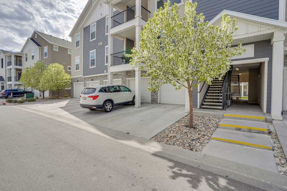 Sleek Vineyard Condo w/ Access to Community Pools view 4