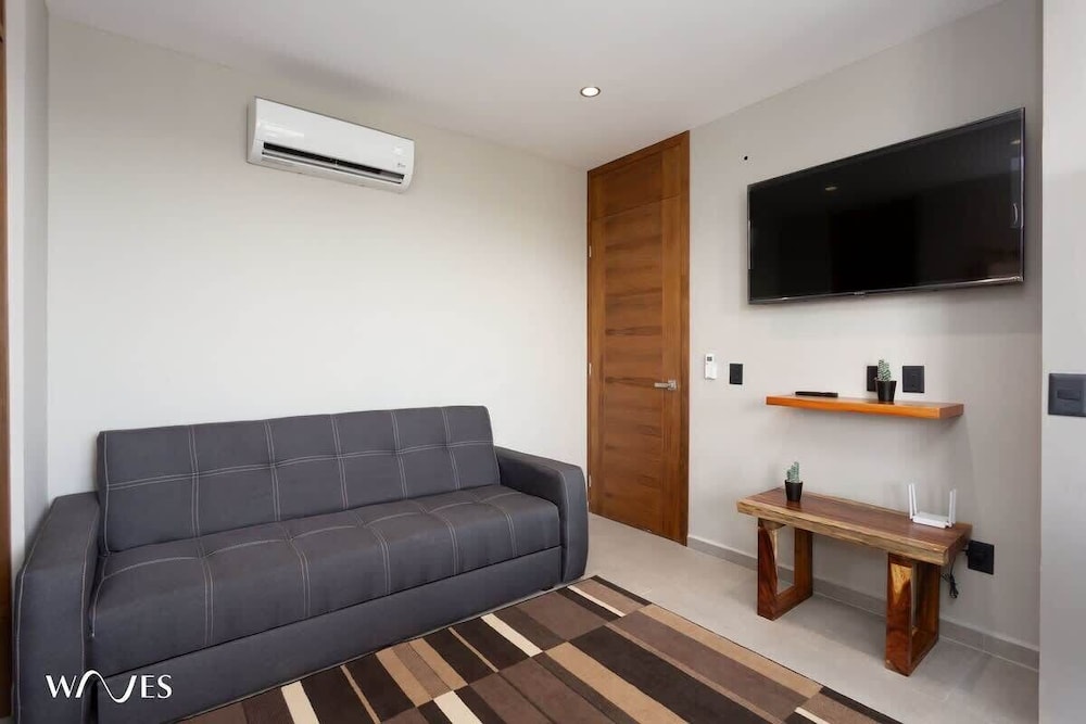 1 Br. W/park Views in Condo W/gym + Sauna + Steam