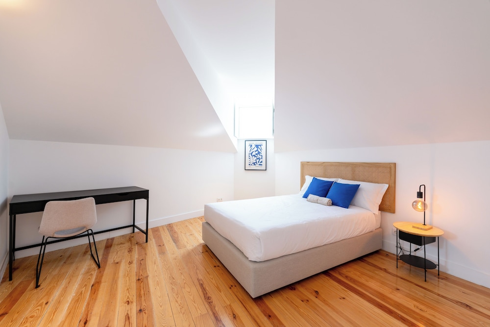 Sunny Lisbon Apartments by SoulPlaces