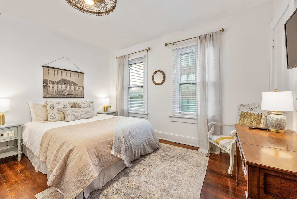 German Charm Suites Sleeps 8!