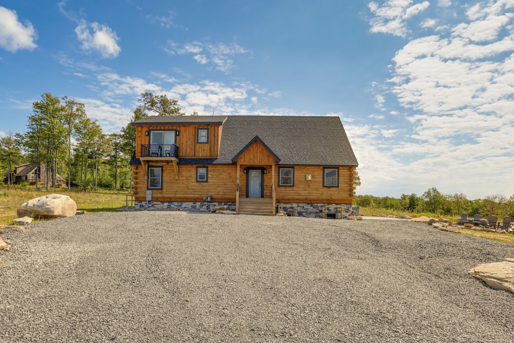 Mtn Cabin w/ Hot Tub + Game Room in Mchenry