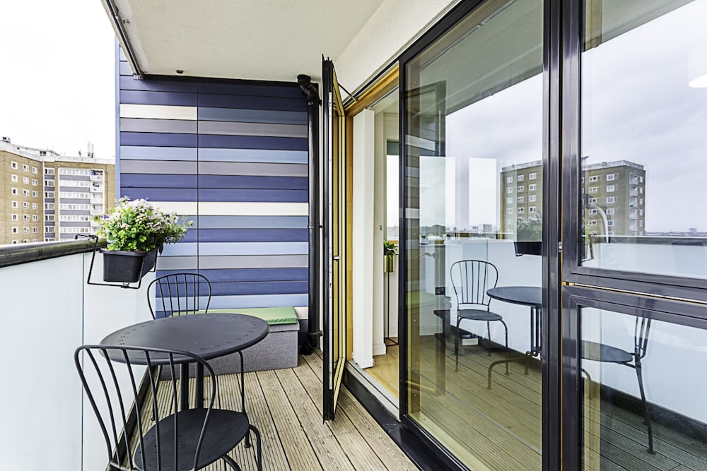 Trendy Queen's Park Apartment With Views Across London
