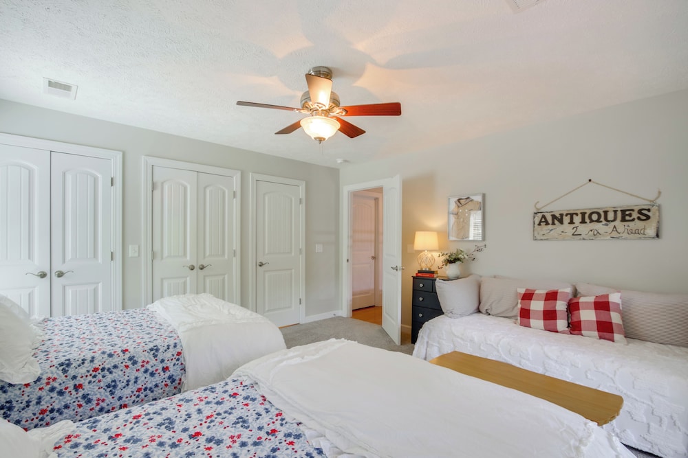 3 Mi to Pickwick Lake: Spacious Family Getaway