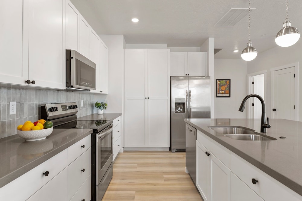 Sand Cove Retreat 5 Bedroom Townhouse
