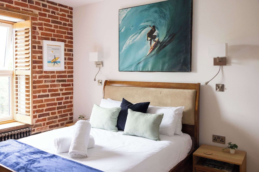 Spacious 4-bed Near City Sea