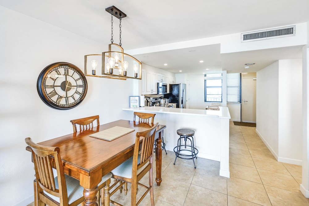 Sunset View & On Beach: Marco Island Condo