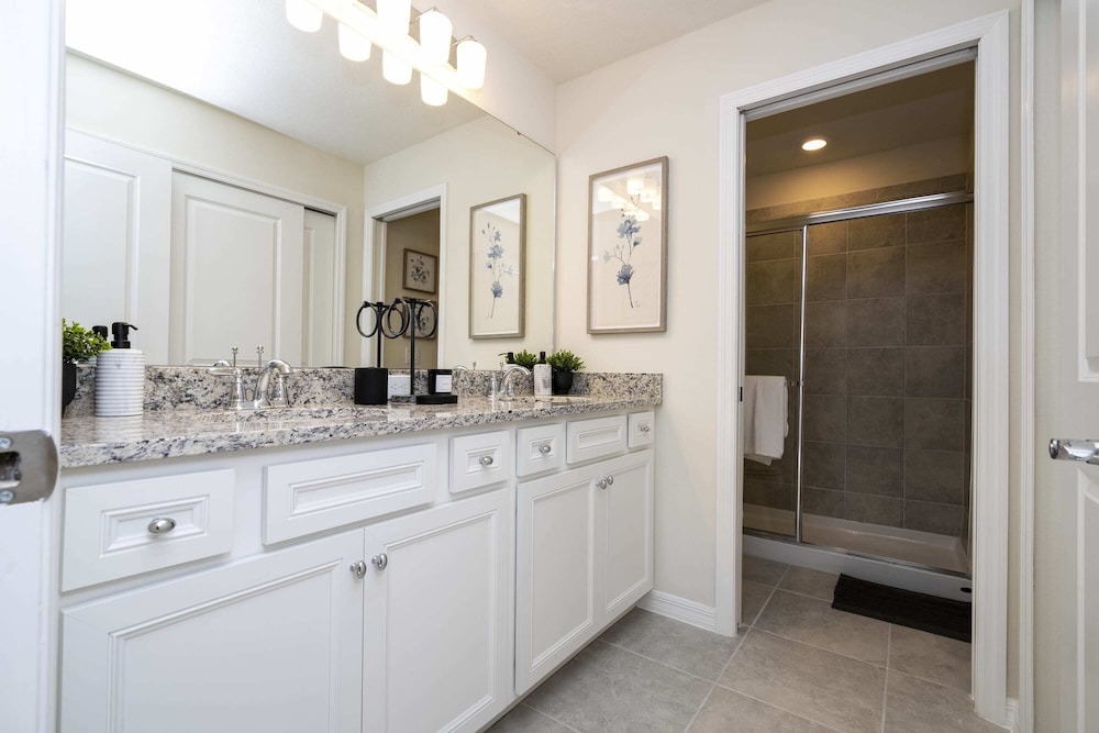 Stunning 5Bd w/ Pool @ Windsor Island Resort 3814