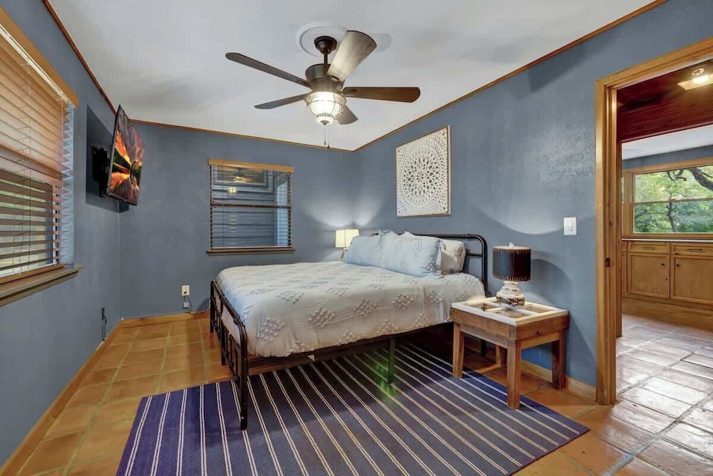 Terracotta Retreat/ Sleeps 30!