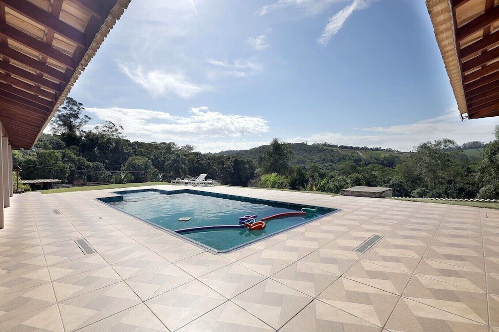Ch Cara com Piscina Churrasq e Wifi pet Friendly