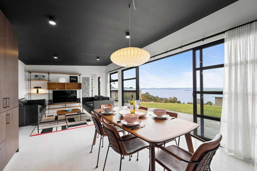 The Outlook on Mount Louis – 1 Bedroom