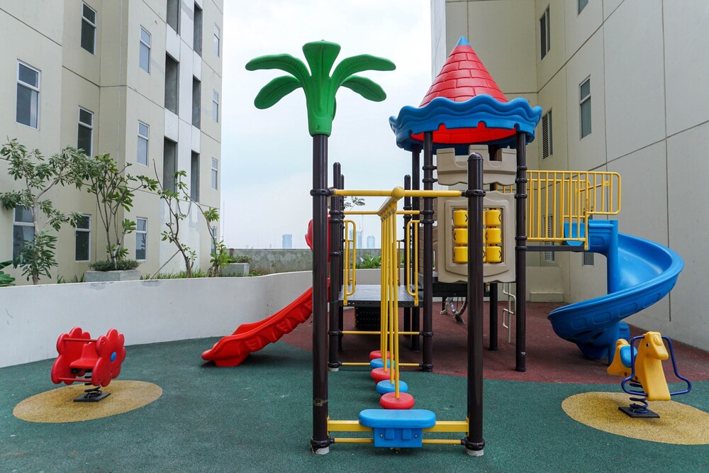 Spacious And Relaxing 2Br Apartment At Corner Vittoria Residence