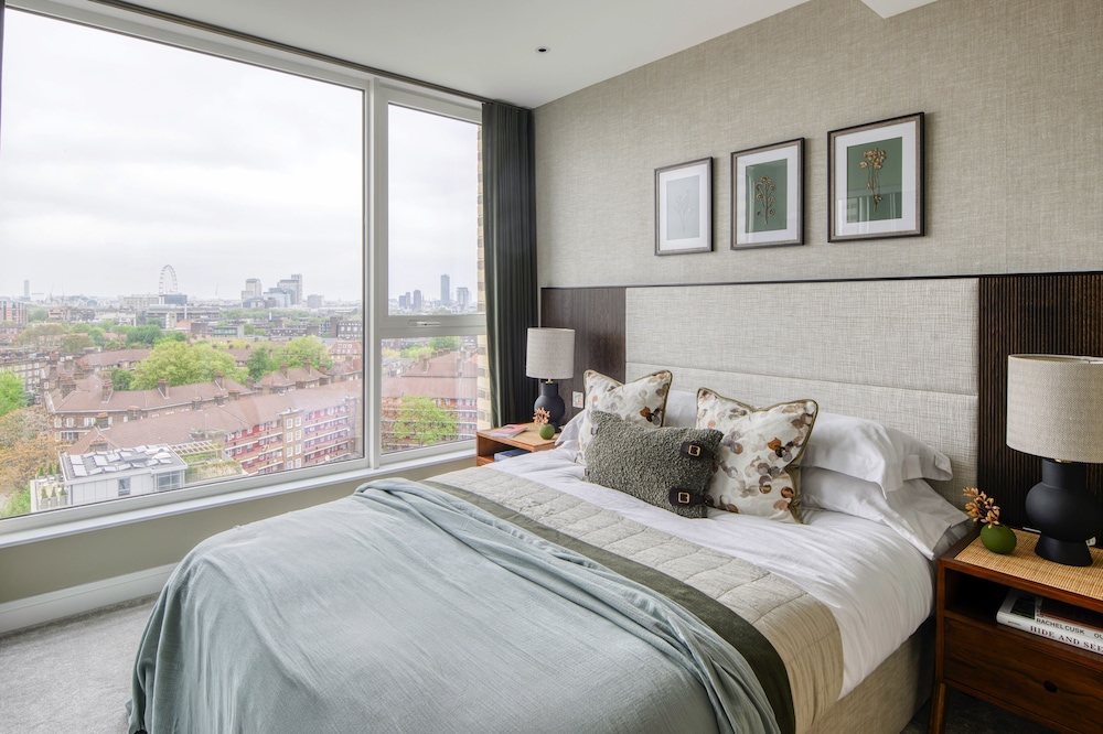 Designer Penthouse Panoramic Views London 2 Beds view 4