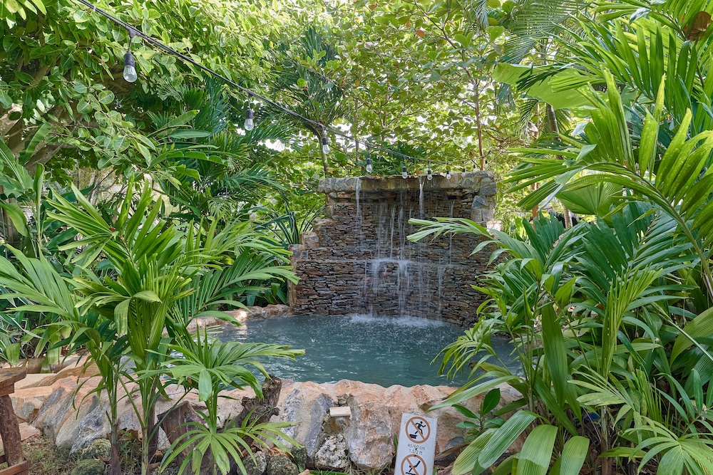 CHALET TROPICAL Hotel & Restaurant-Pizzeria