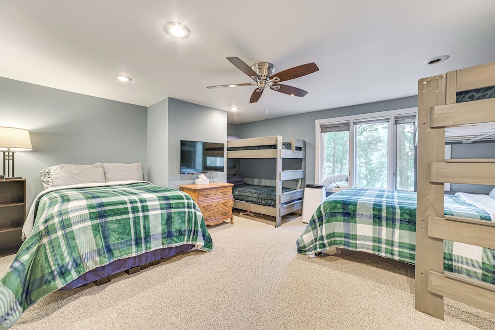 Sunroom, Dining Pavilion & More: Gem on Burt Lake!