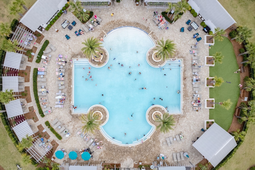 Shine on the Shore by Avantstay Pool Golf Cart