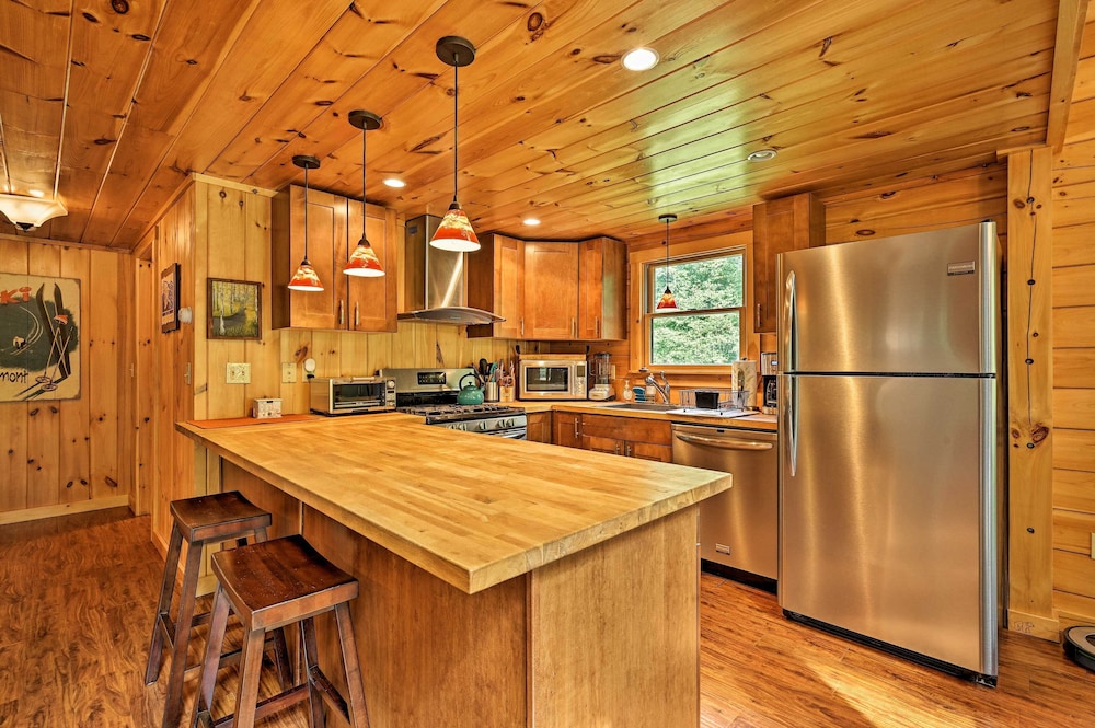 Private Chester Home w/ Deck, Mins to Skiing! view 2