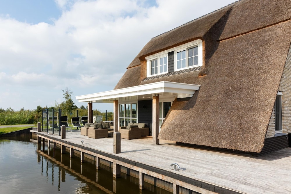 Villa by the Water With Sauna and Terrace
