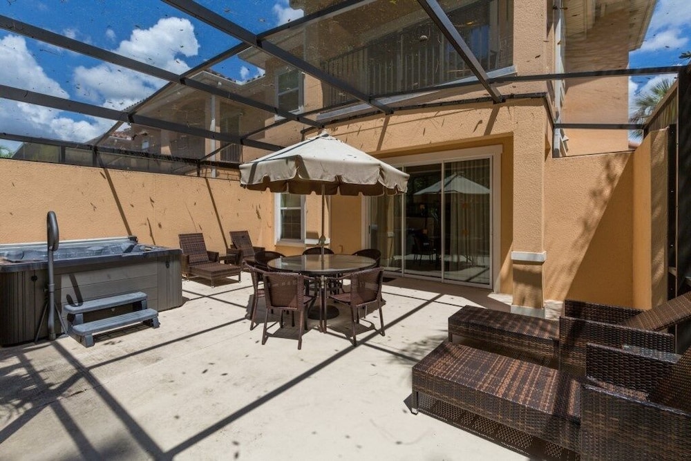 Regal Oaks Townhome: Pool, Hot Tub & Near Disney 3 Bedroom Townhouse