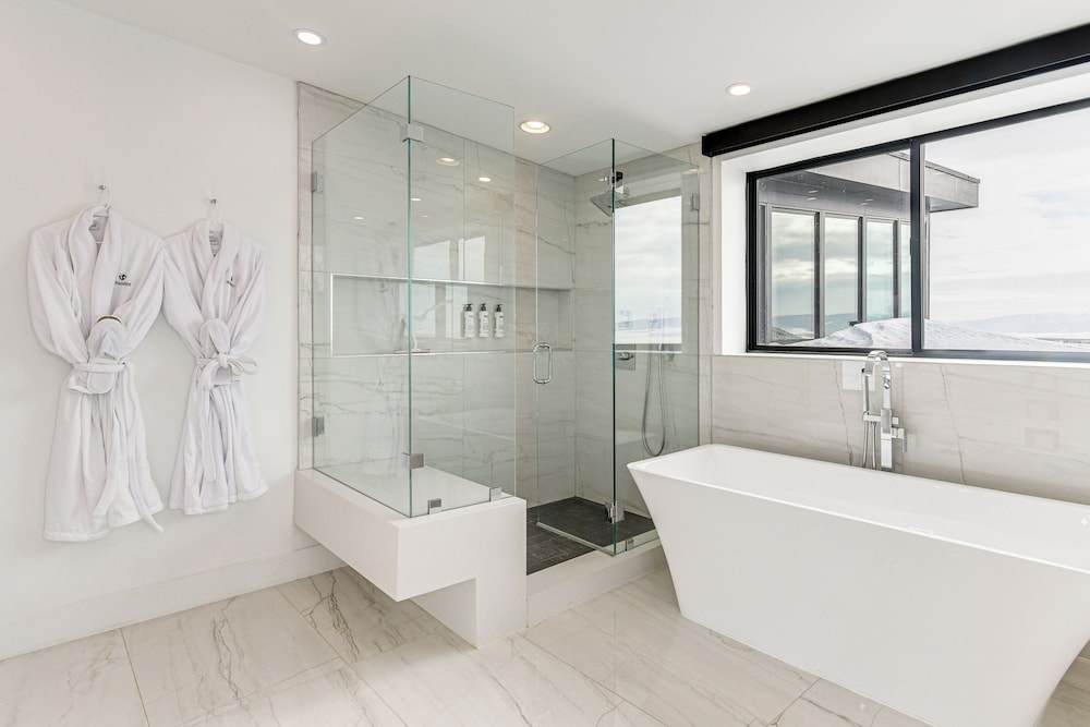 Hot Tub, 23 Mi to Grand Targhee: Luxe Retreat