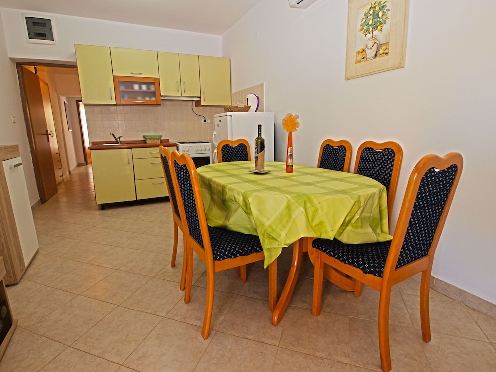 Apartment 958 view 5