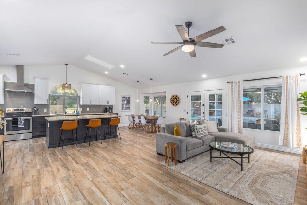 Modern Mesa Oasis Free Heated Pool Al-fresco Living