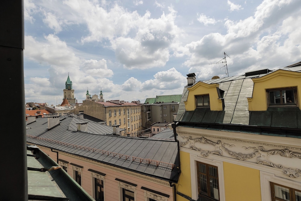 ShortStayPoland Krakowskie Przedmieście view 4