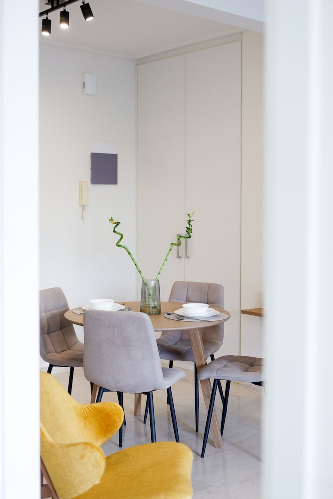 Modern 2-bedroom Apartment in Downtown Glyfada