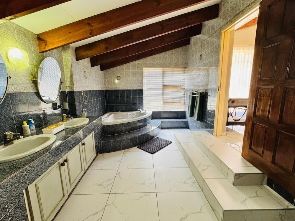 Villa Picasso - 2 Bed Villa