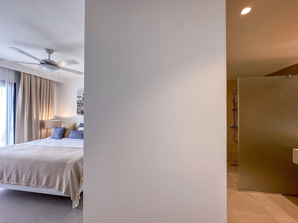 Luxury 3 Bedroom Apartment at the Beach