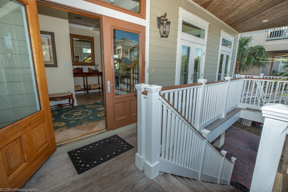 Stella Maris 4 Bedroom Home by RedAwning