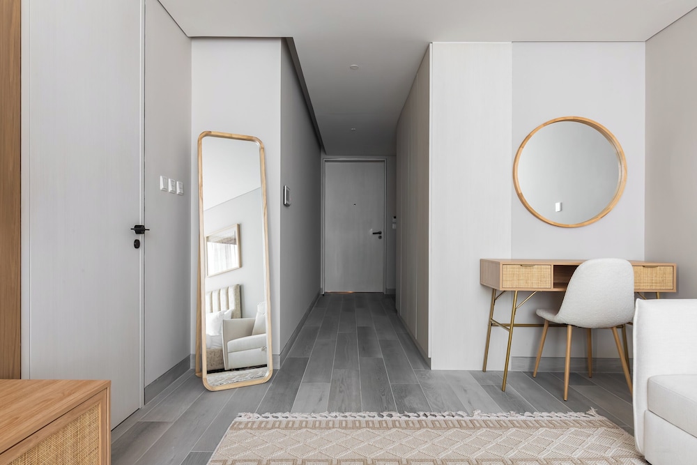 SIMPLY COMFORT  Bright Apartments Steps from Marina Walk