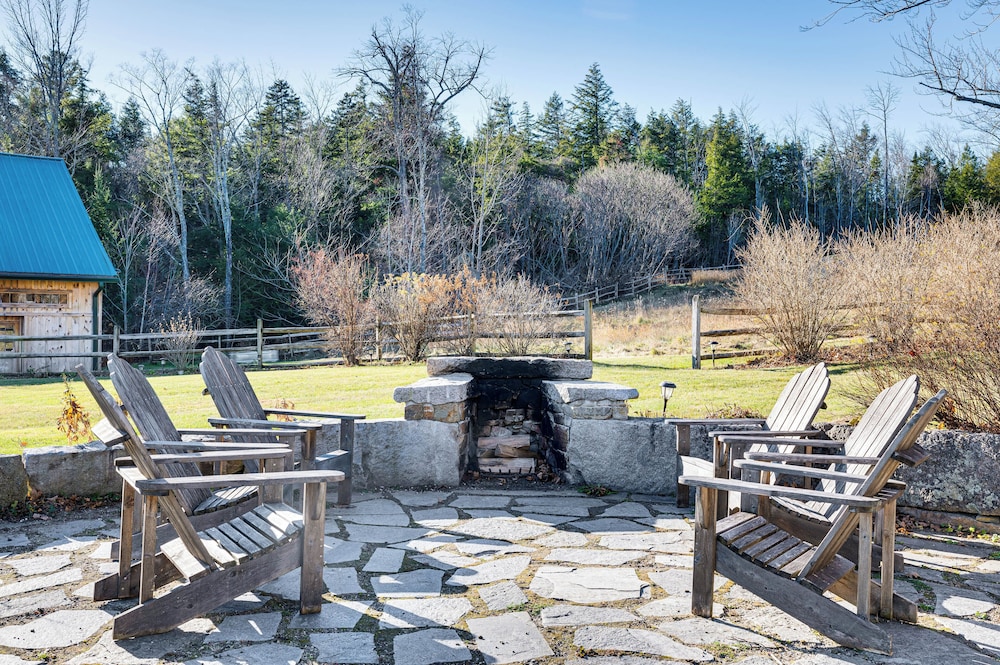Outdoor Fireplace & Pool Table: Tamworth Home!