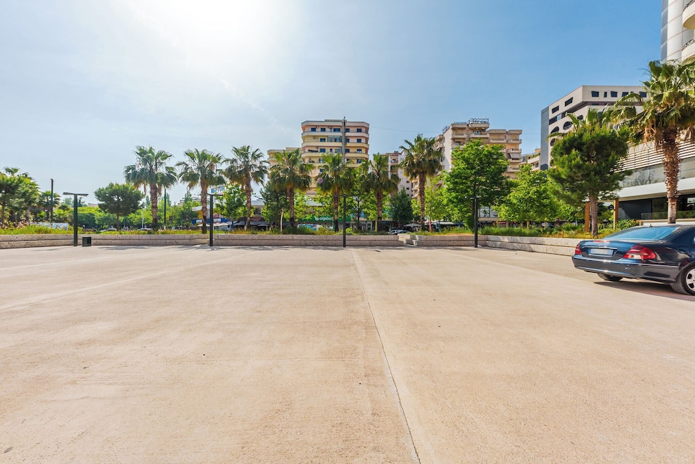 Kondo Stays - City Center Apartments