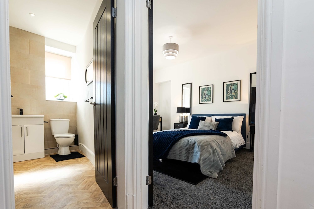 2 Bedroom Apartment-free Parking