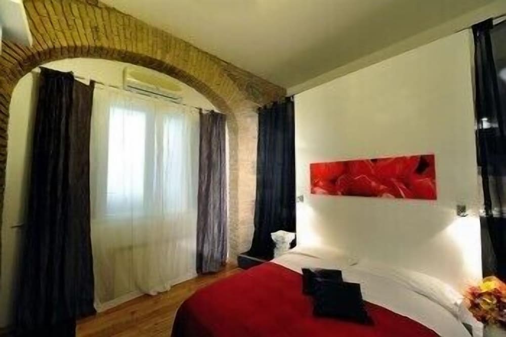 Caesar's Rooms