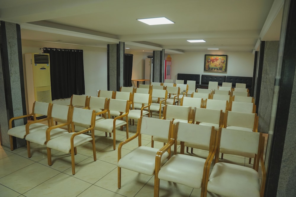 Hotel Grand Leela Krishna