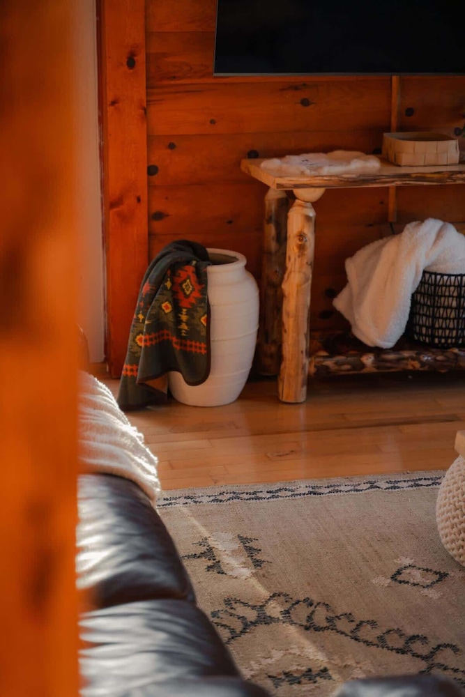 Cozy Cabin With Hot Tub - Near all in Hocking Hills