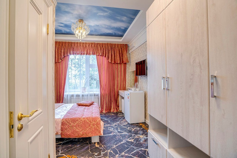 Golden Hotel